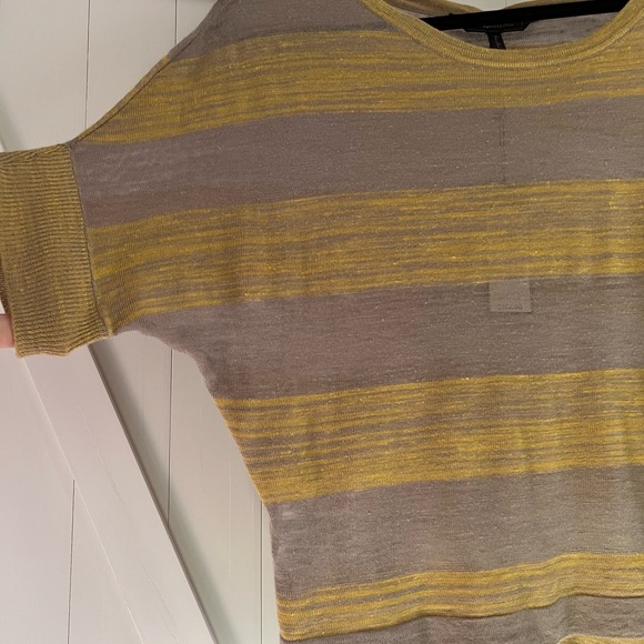 BCBG sheer top NWT - Picture 3 of 5